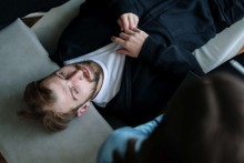 Patient lying on a sofa in a hypnosis session