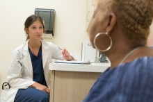 Patient talking with her doctor before sleeve gastrectomy