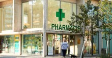 Vue extérieure d'une pharmacie à Strasbourg