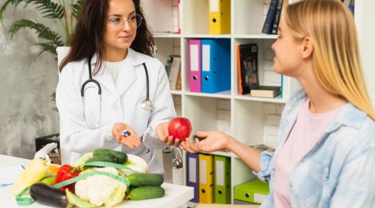 Découvrez les stratégies nutritionnelles innovantes pour prévenir l'obésité : technologies, microbiote, chronobiologie et personnalisation.